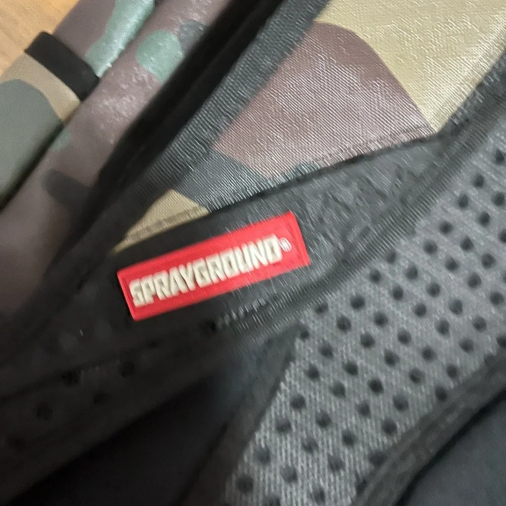 Backpack - Picture 5 of 8